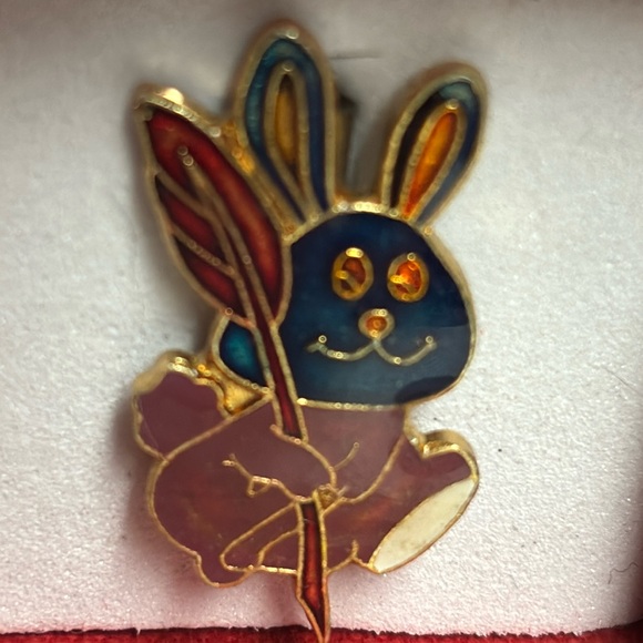 Vintage bunny rabbit enamel lapel pins hat pins - Picture 2 of 9